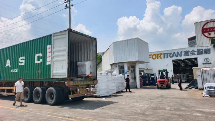 Remessa de contêiner duplo! Máquinas de corte de precisão enviadas para o México e Brasil