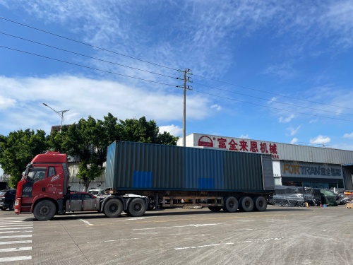 Duas linhas completas de produção de dobramento e selagem de caixas de papelão enviadas ao Peru para atualização da capacidade de embalagem local